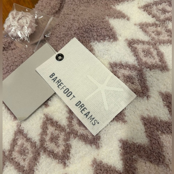 Barefoot Dreams girls sweater. - Picture 3 of 4